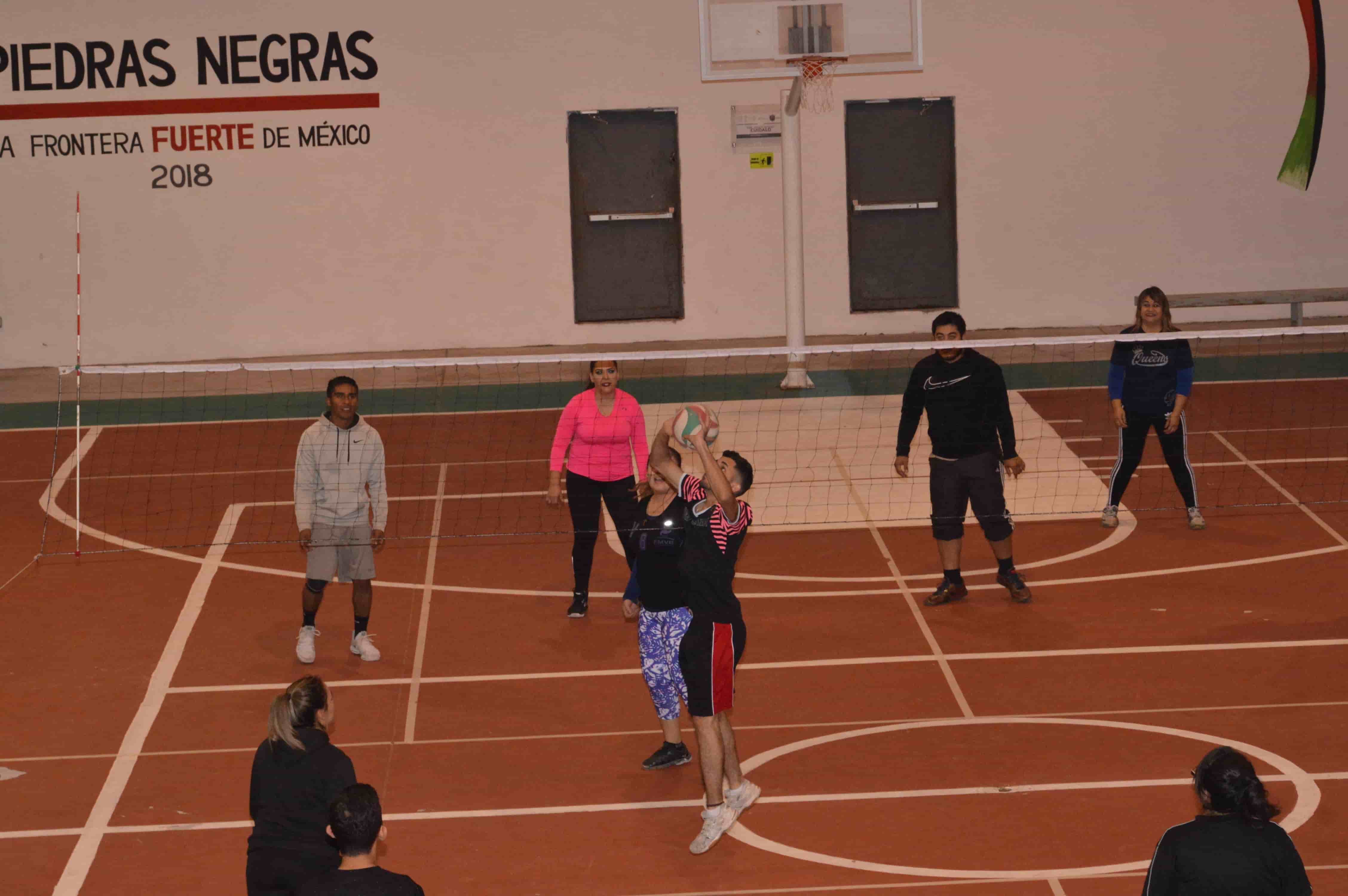 TITANES VUELVE  A LA CARGA