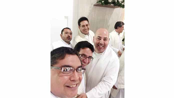 Los pulmones del sacerdote se encuentran dañados casi en su totalidad.