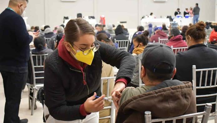 Aplican refuerzo a  mayores de 40 contra el COVID-19