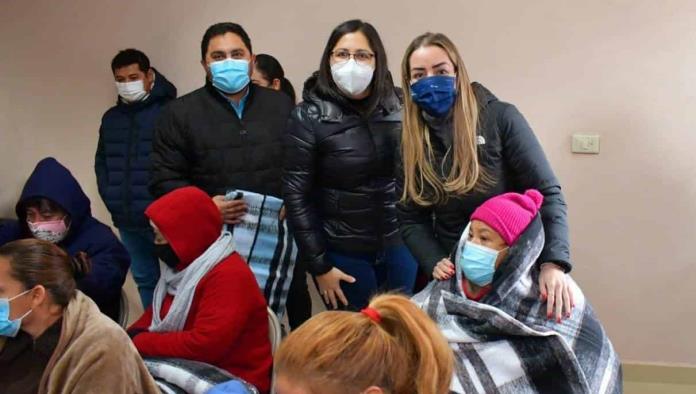 Entregan cobertores a personas vulnerables en el municipio de nava