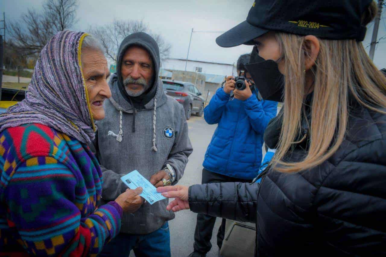 APOYA ALCALDESA CON COBERTORES Y GAS LP A FAMILIAS