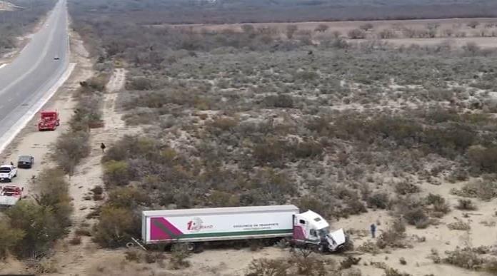 TRÁILER SE SALE DE LA CARRETERA 2 