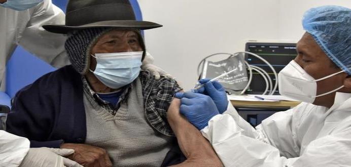 Bolivia suspende carta de vacunación por presión de antivacunas