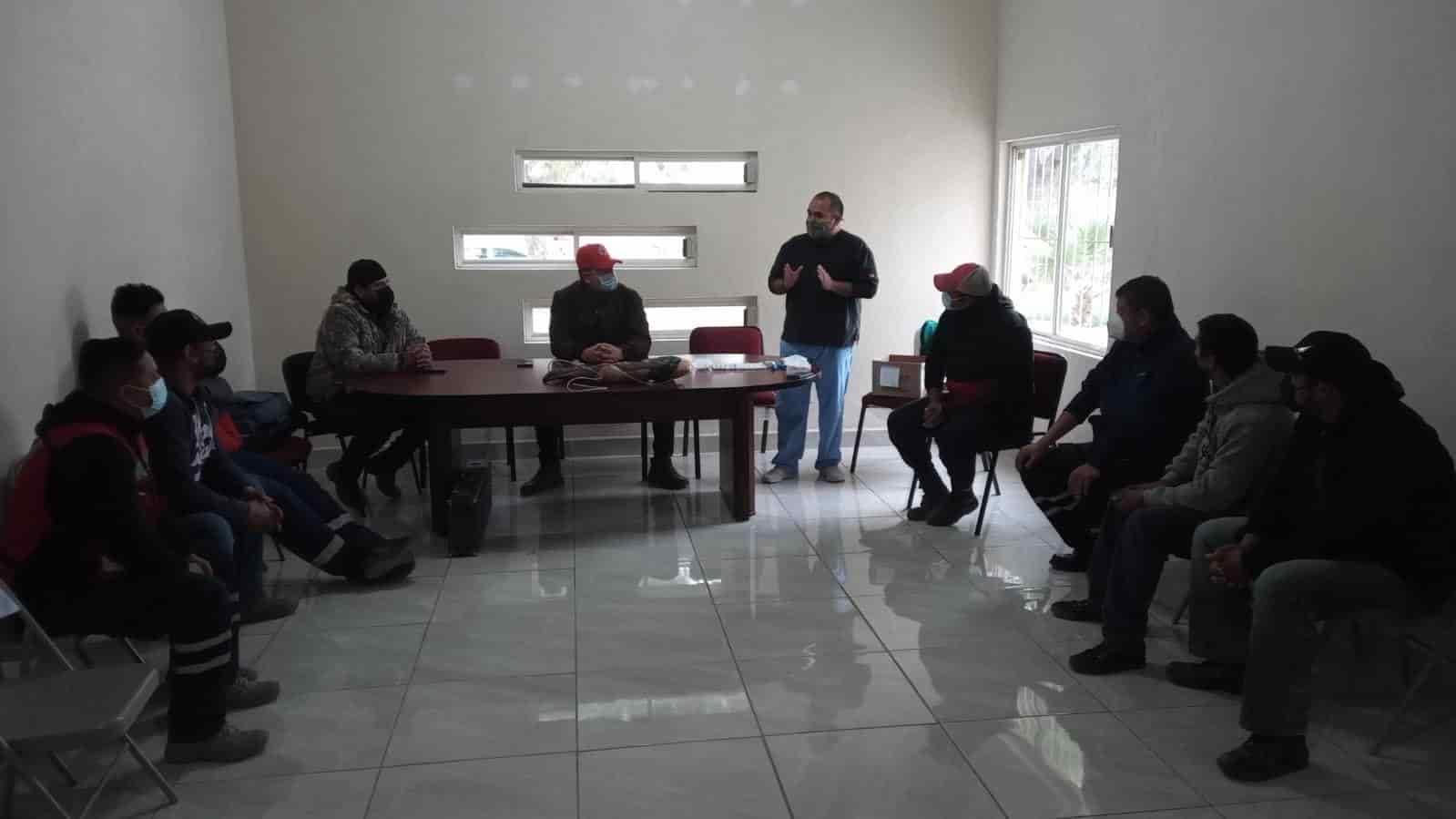 Capacitan a rescatistas de Protección Civil y Bomberos
