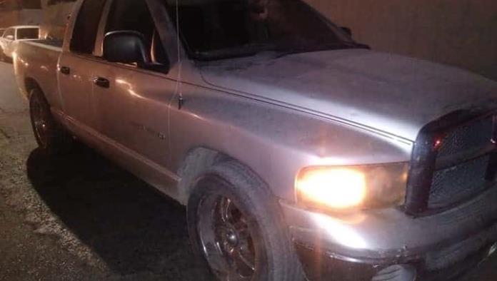 Inexperta conductora no tiene precaución y ocasiona choque