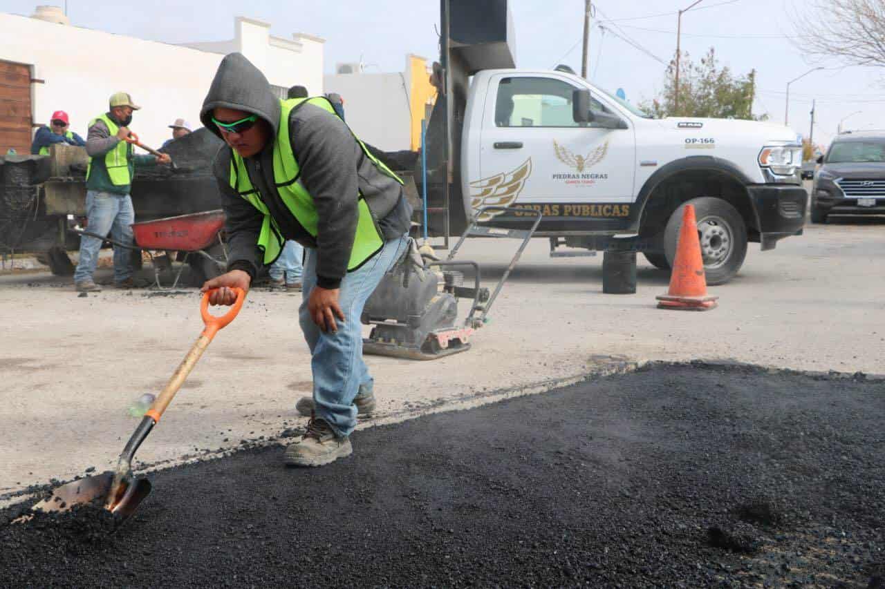 ARRANCA “CON TODO EN OBRAS” DE RECARPETEO EN LA COLONIA VILLA REAL Y ACOROS