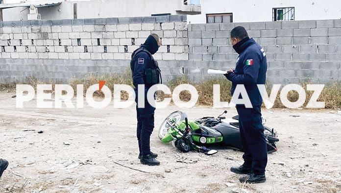 ‘Embarra’ moto en plataforma