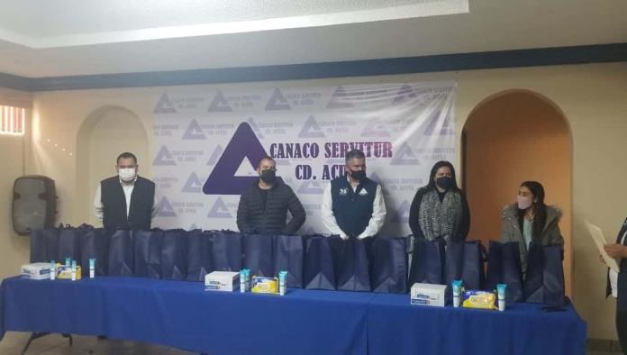 Donan insumos  contra el COVID a  comerciantes
