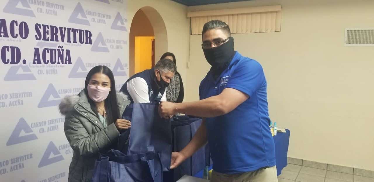 Donan insumos  contra el COVID a  comerciantes