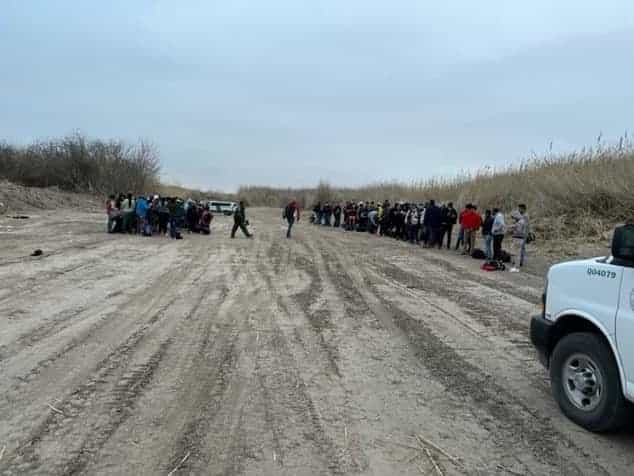 Aseguran a 53 niños migrantes