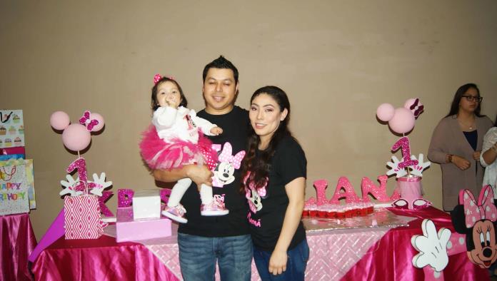 Festeja cumpleaños al estilo Minie Kristen Iliana Ayala Tovar