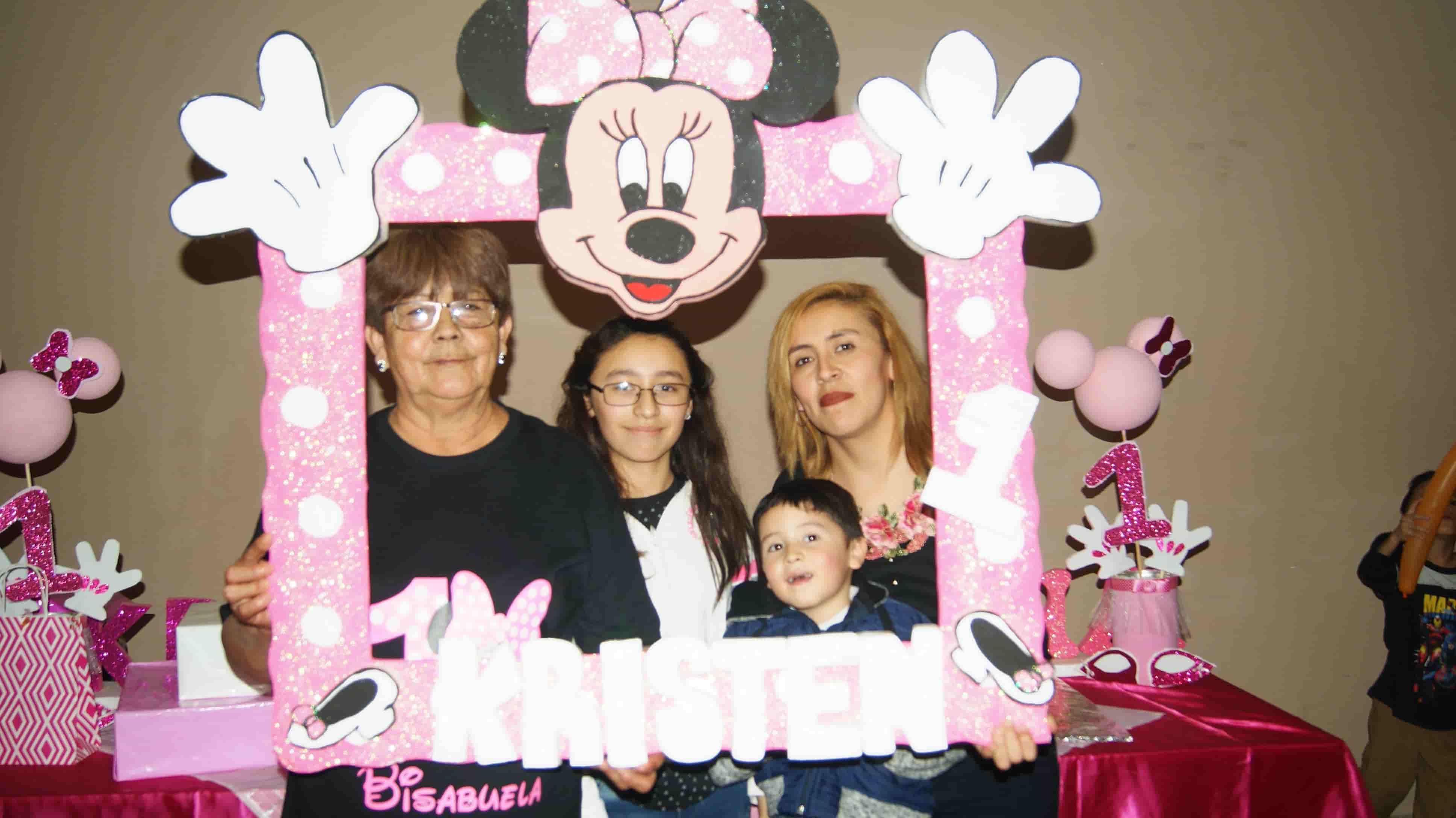 Festeja cumpleaños al estilo Minie Kristen Iliana Ayala Tovar
