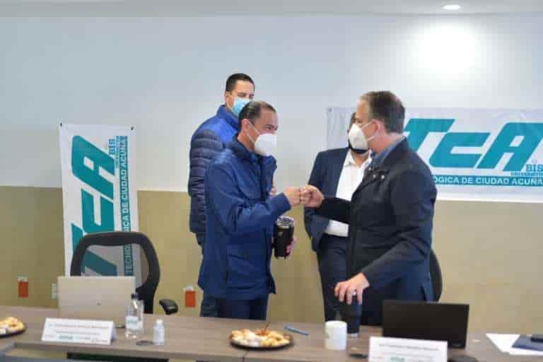EL ALCALDE EMILIO DE HOYOS ASISTE A LA REUNIÓN DE LA JUNTA DE GOBIERNO