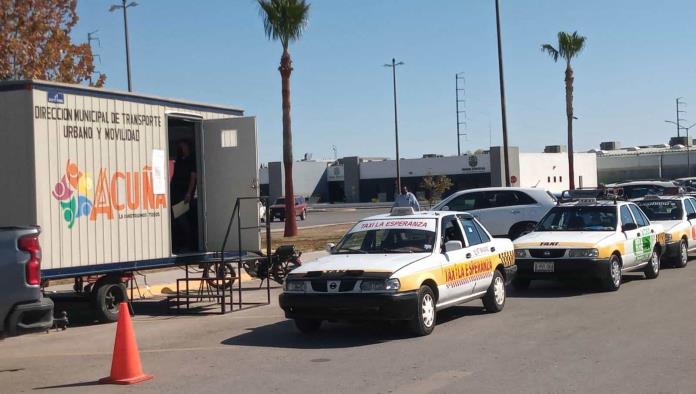 Descartan aumento en permisos de ruta para taxis