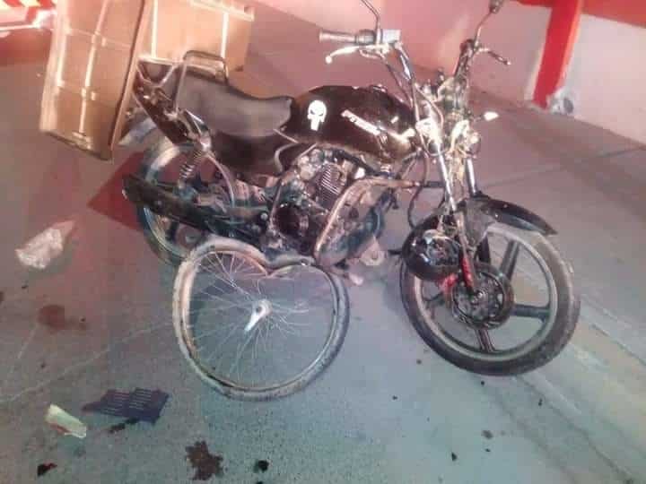 Se impacta con motocicleta