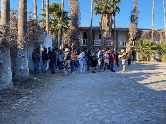 Sorprenden a 100 migrantes en Villa de Fuente