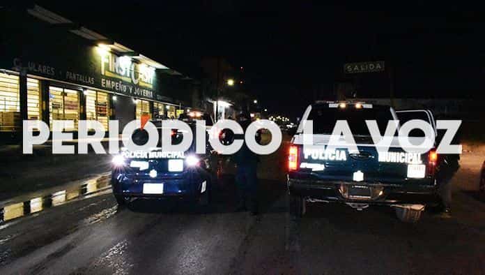 Unen fuerzas para pelear con Policías