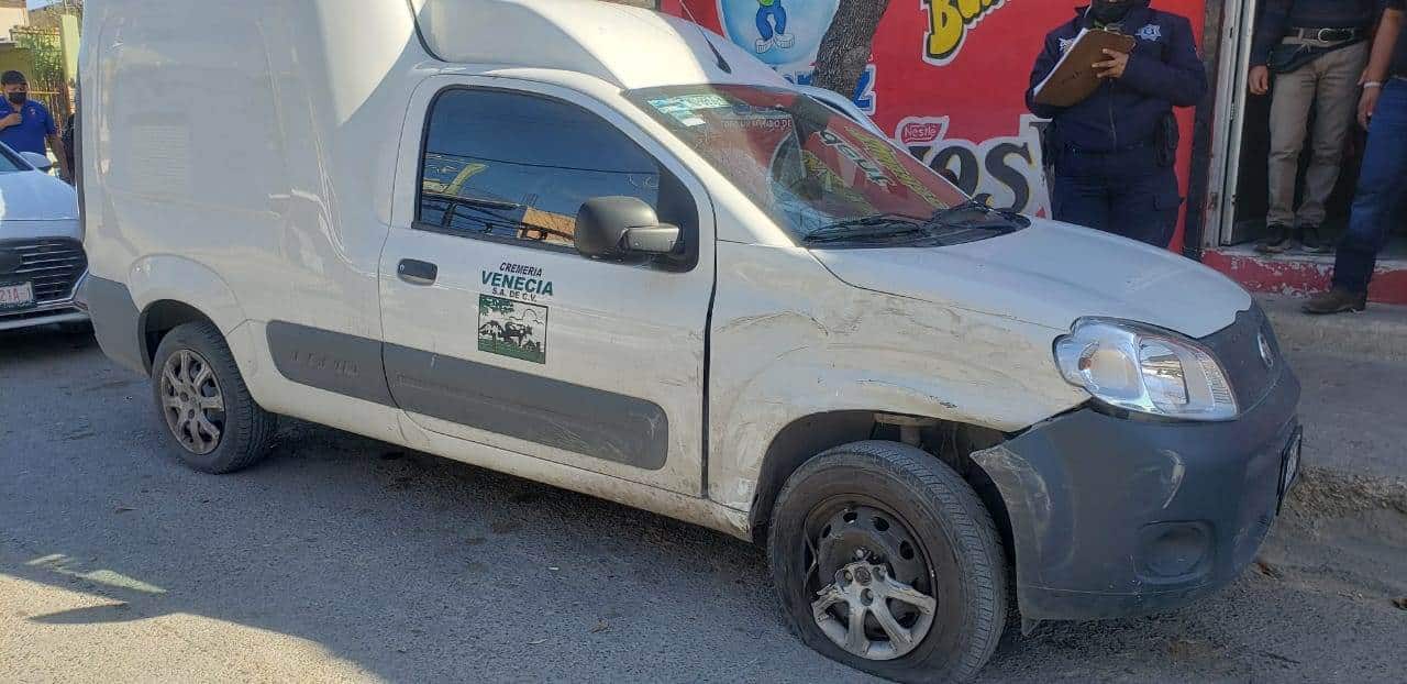 Causa   fuerte choque y  abandona la unidad