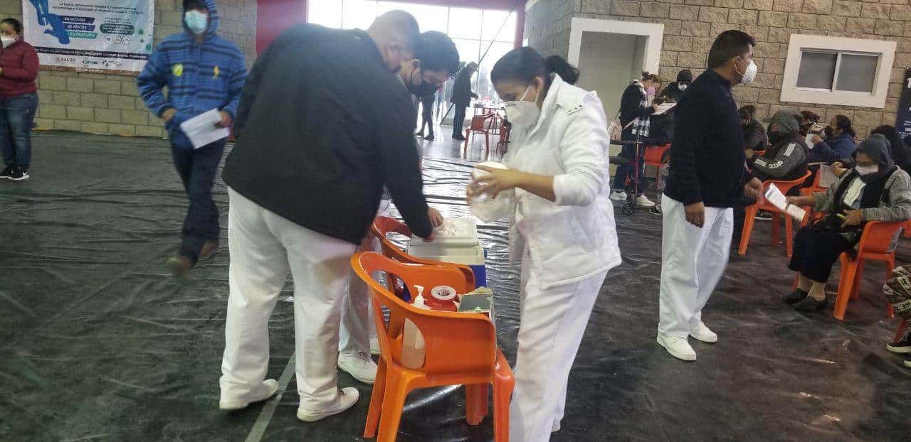 Vacunan a mas de 3 mil adultos de 40 a 49 años
