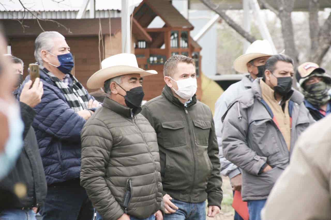 San Buenaventura: Capacitan a dueños de huertos de nogal
