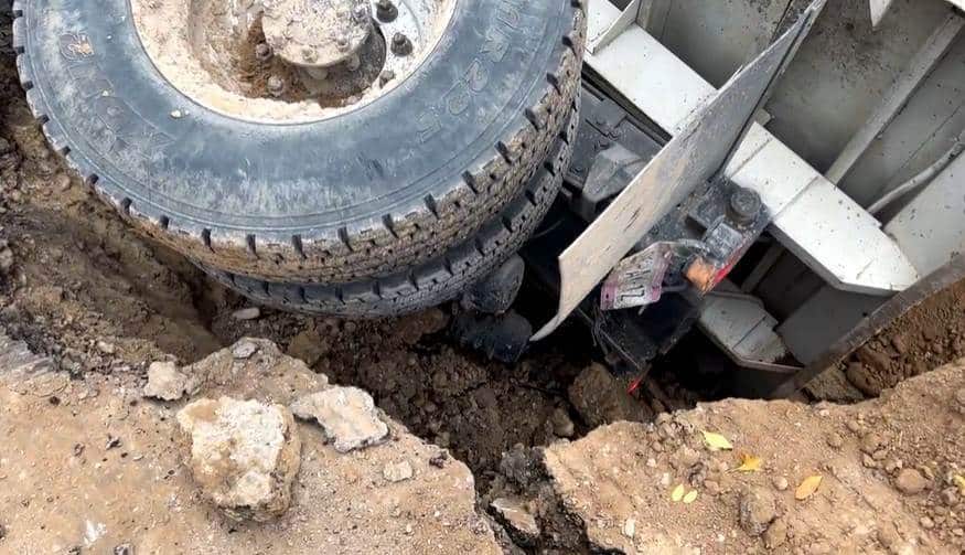 SE TRAGA LA TIERRA A CAMIÓN EN LA  MORELOS
