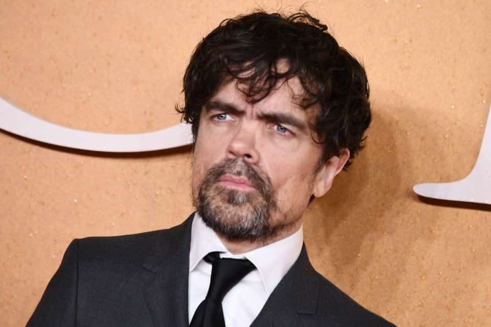 Disney responde a las críticas de Peter Dinklage al remake de Blancanieves