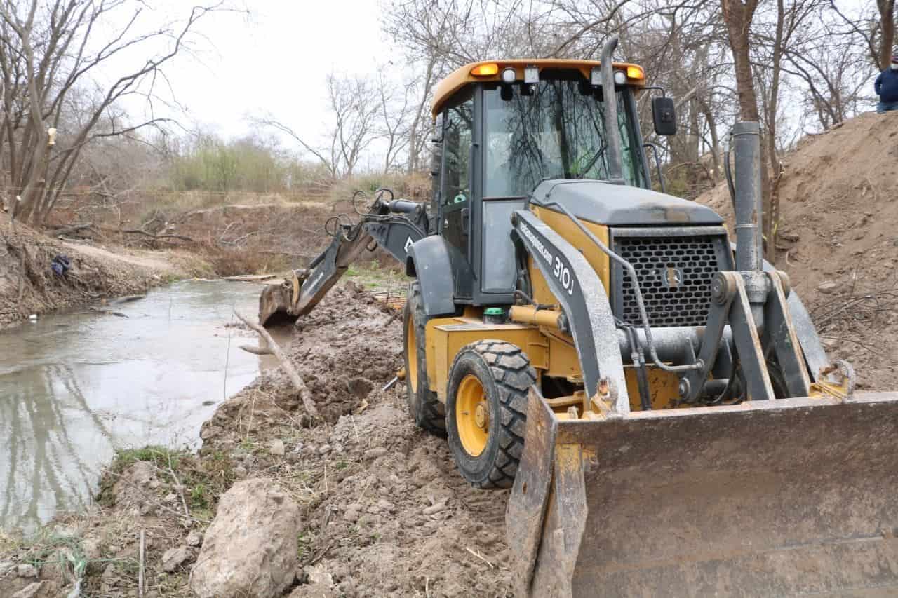 Supervisa Norma Treviño construcción de puente en las vegas del río bravo