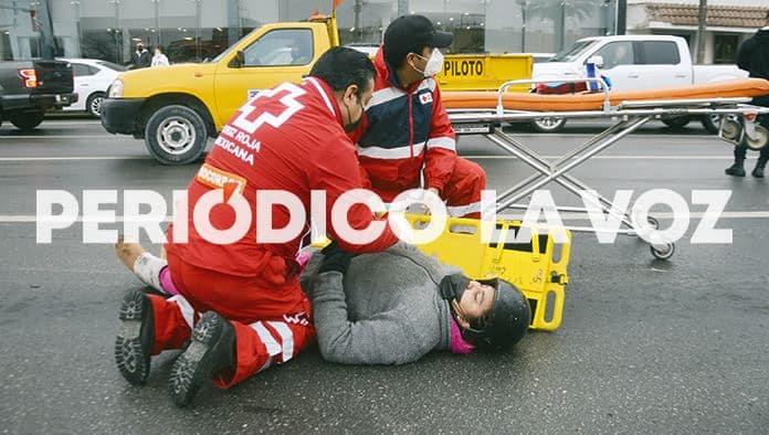 Derrapa mujer en motocicleta