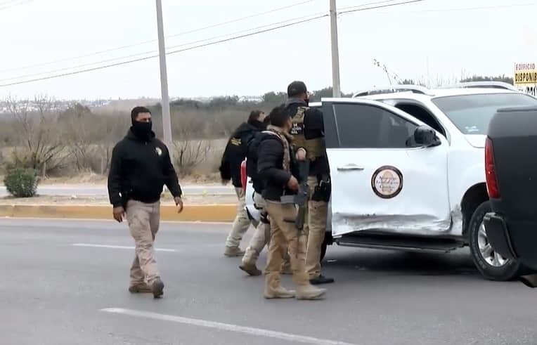 PERSECUCIÓN POLICIACA TERMINA EN VOLCADURA