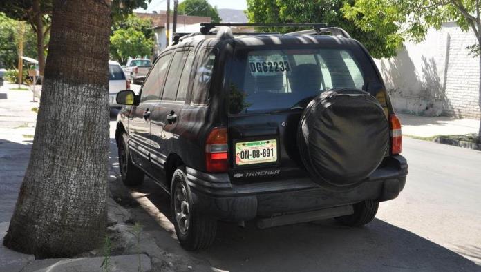 Múzquiz: Asesoran a dueños de autos ‘chuecos’