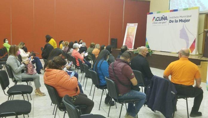Dan conferencia  de sensibilización  contra la violencia