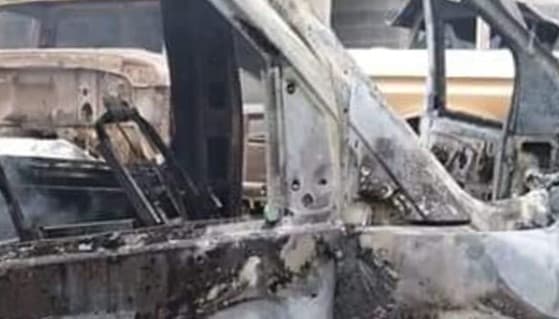 SE CHAMUSCA CAMIONETA EN MORELOS