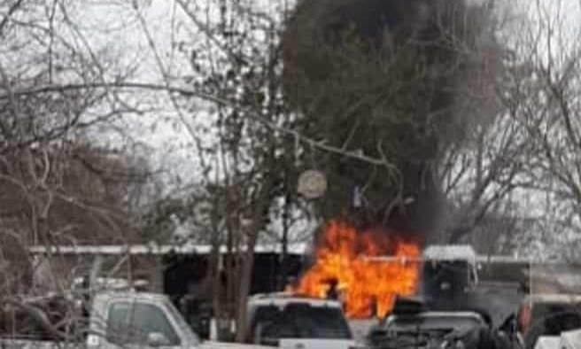 SE CHAMUSCA CAMIONETA EN MORELOS