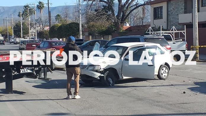Iba a consulta y causa choque