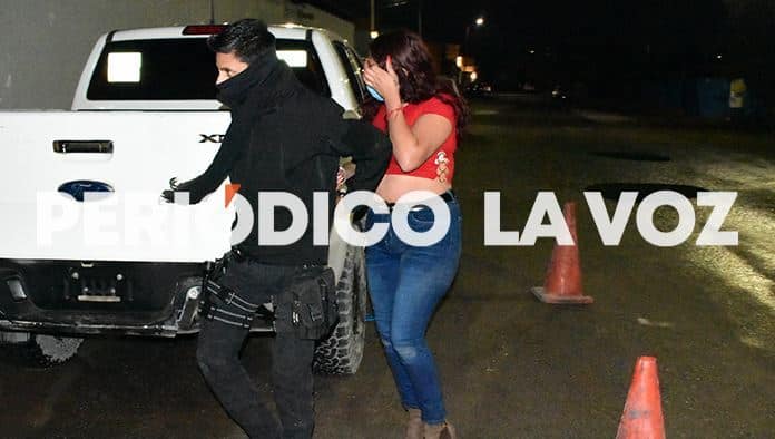 Se dan de golpes fuera de hospital