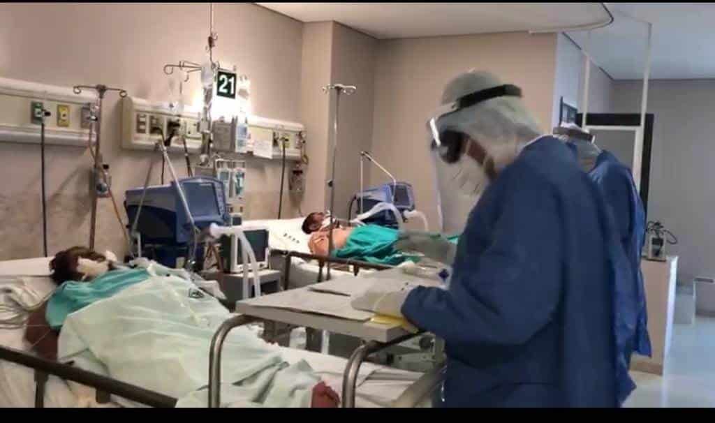 Dijo que mientras la comunidad no haga caso a las acciones preventivas, los casos positivos seguirán en incremento, poniendo en serio riesgo a los médicos y enfermeras de la localidad.