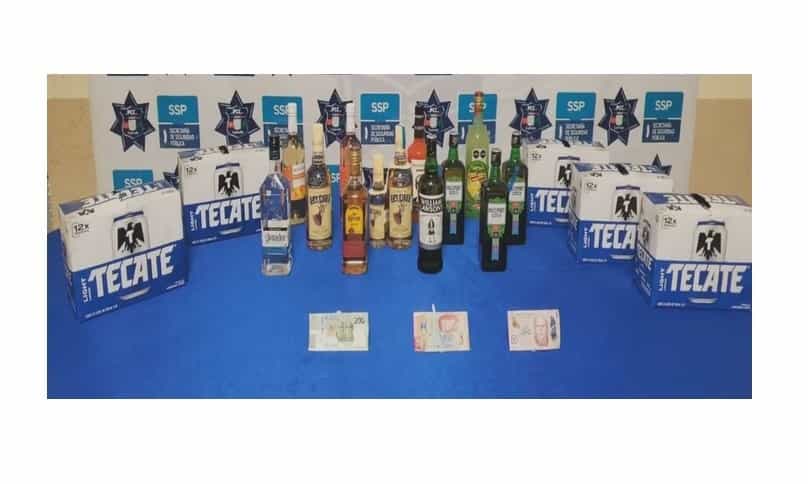 ARRESTAN A HOMBRE EN ACUÑA POR VENDER BEBIDAS CLANDESTINAS