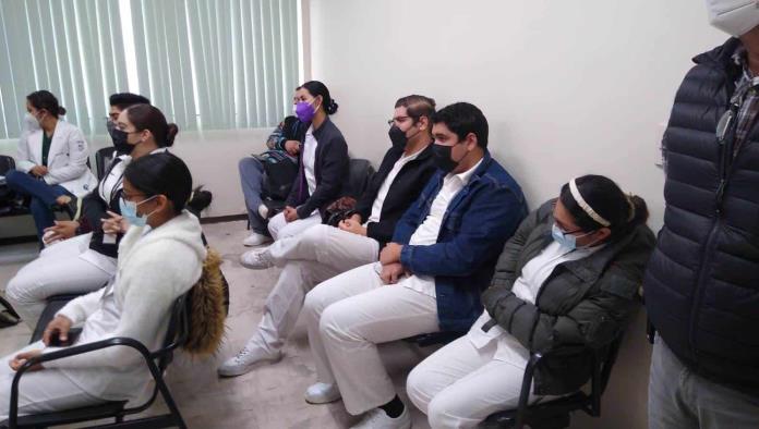 Entregan  constancias  a pasantes  del servicio social