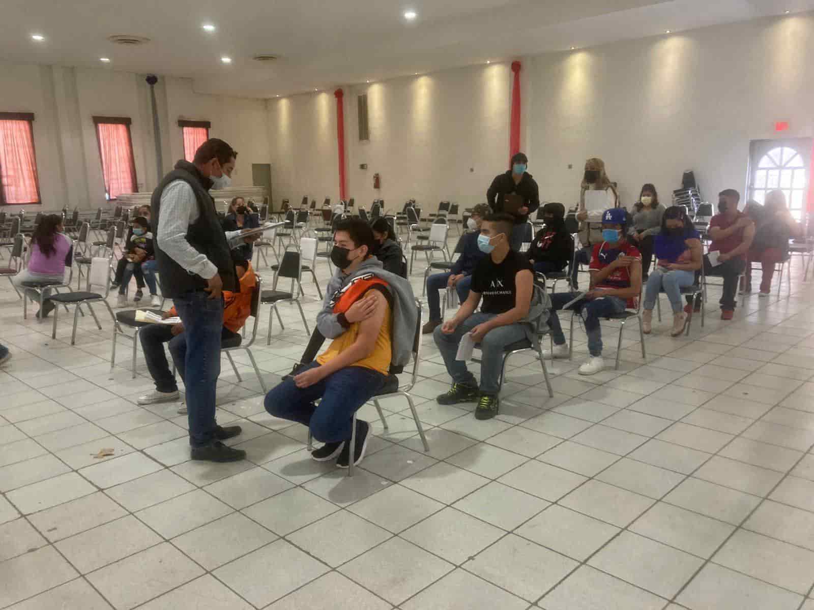 Vacunan a 700 menores de 14 con Pfizer