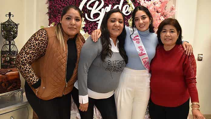 Nallely a unos pasos del altar