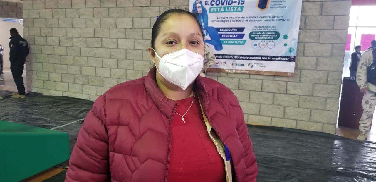 Vacunan  a jóvenes de 14 a 17 años