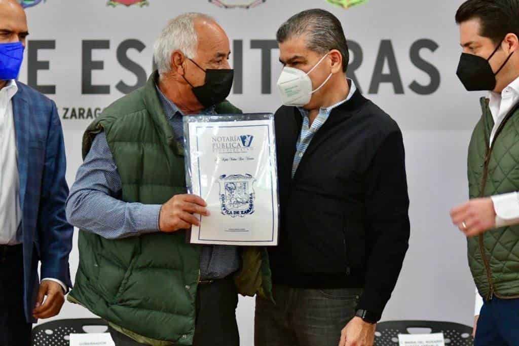 Entrega MARS escrituras a 245 familias