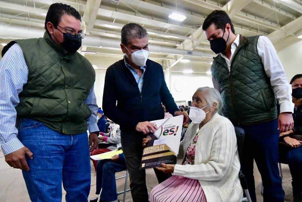 Entrega MARS escrituras a 245 familias