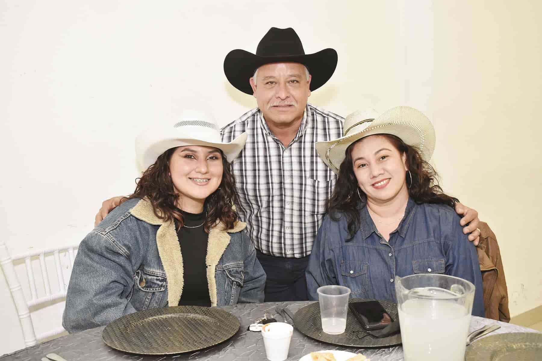 Celebran con Servando