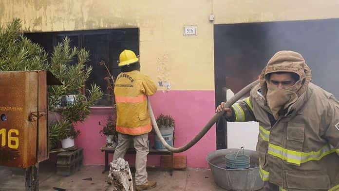 Cuatro Ciénegas: Rescatan a abuelita de incendio