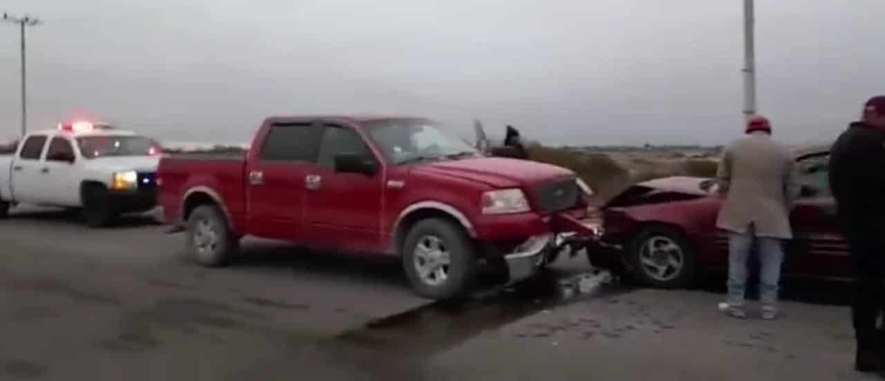 Inexperto al volante Invade carril y causa choque