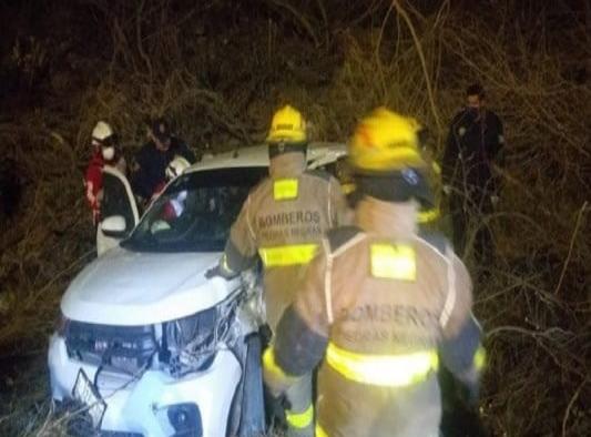 Imprudente texano se pasa el alto y  choca a taxista
