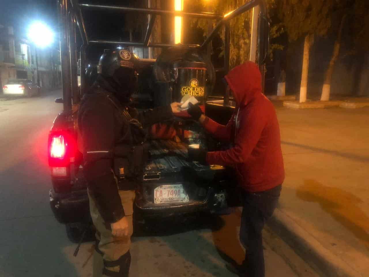 Reparte PCC  café y pan dulce  a  migrantes y ciudadanía
