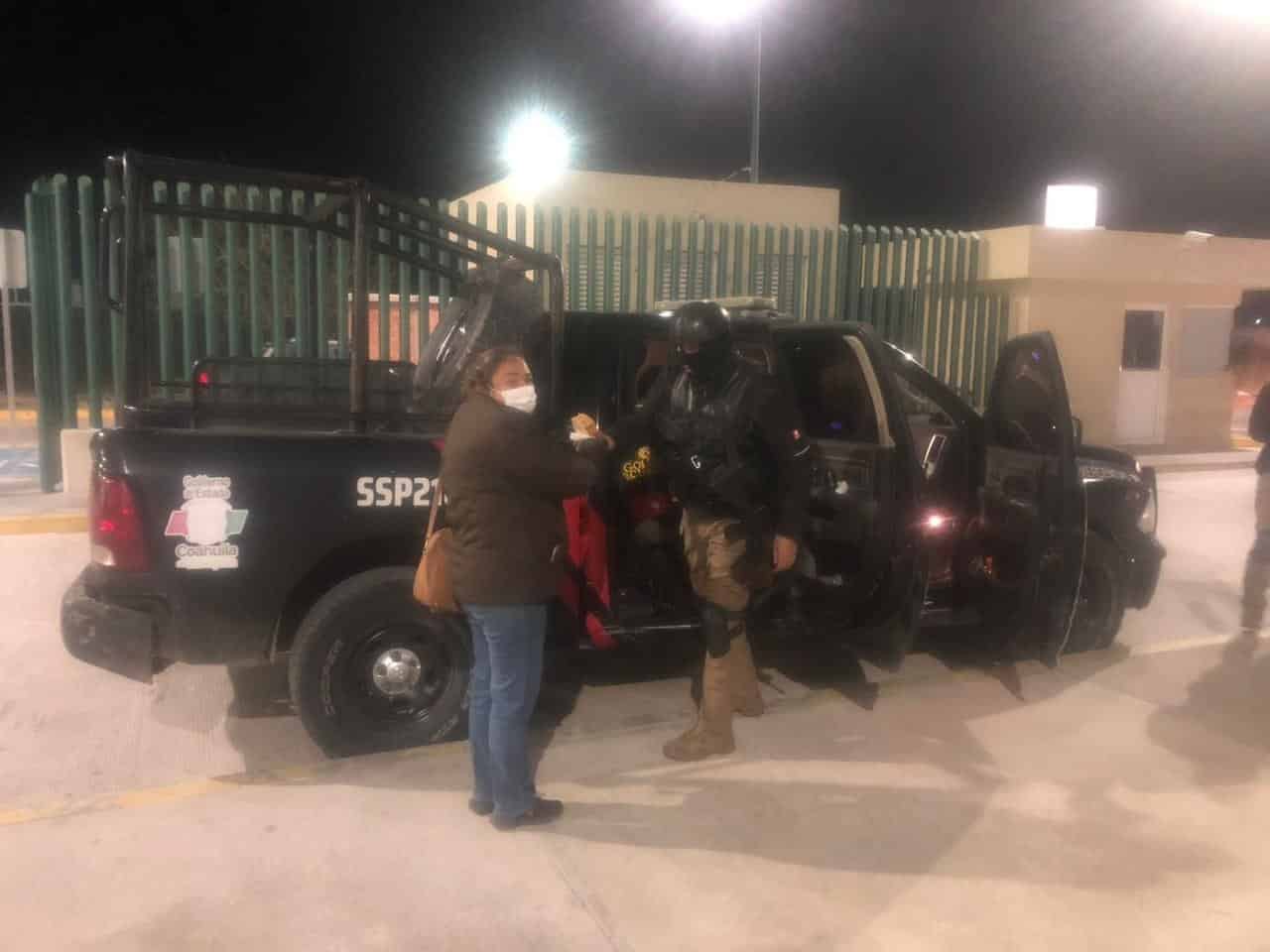 Reparte PCC  café y pan dulce  a  migrantes y ciudadanía