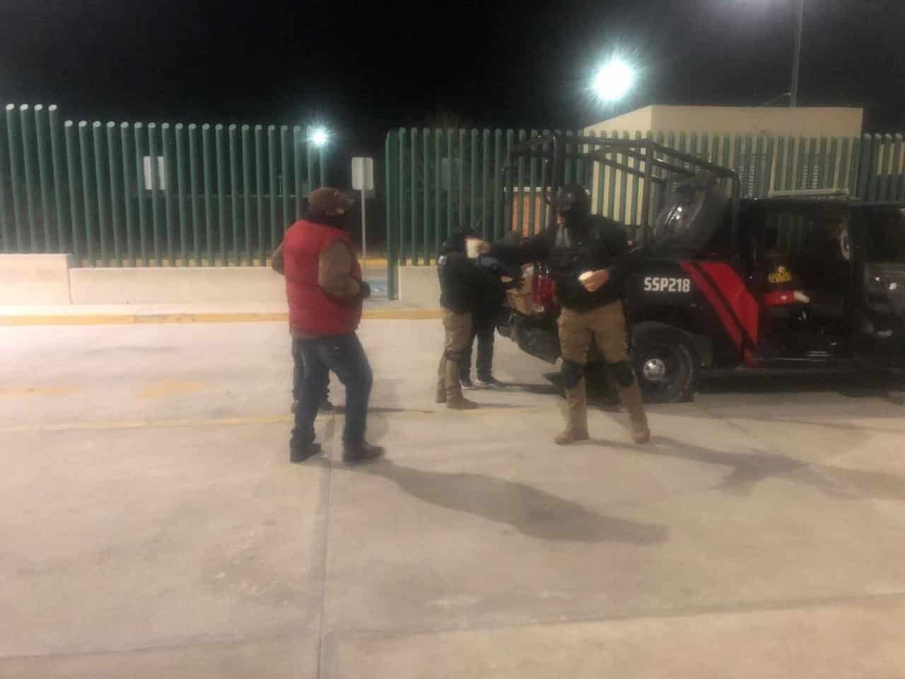 Reparte PCC  café y pan dulce  a  migrantes y ciudadanía